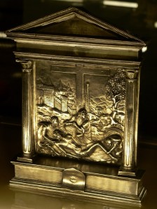 Pace con Compianto sul Cristo deposto, fine XVI secolo, argento. Lisbona, Museu Naciona de Arte Antiga. Fare click sull'immagine per visualizzare la foto ingrandita