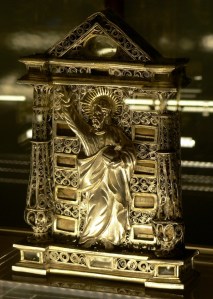 Pace con Salvator Mundi, India (?), 1580 circa, argento parzialmente dorato, vetro. Lisbona, Museu Nacional de Arte Antiga. Fare click sull'immagine per visualizzare la foto ingrandita